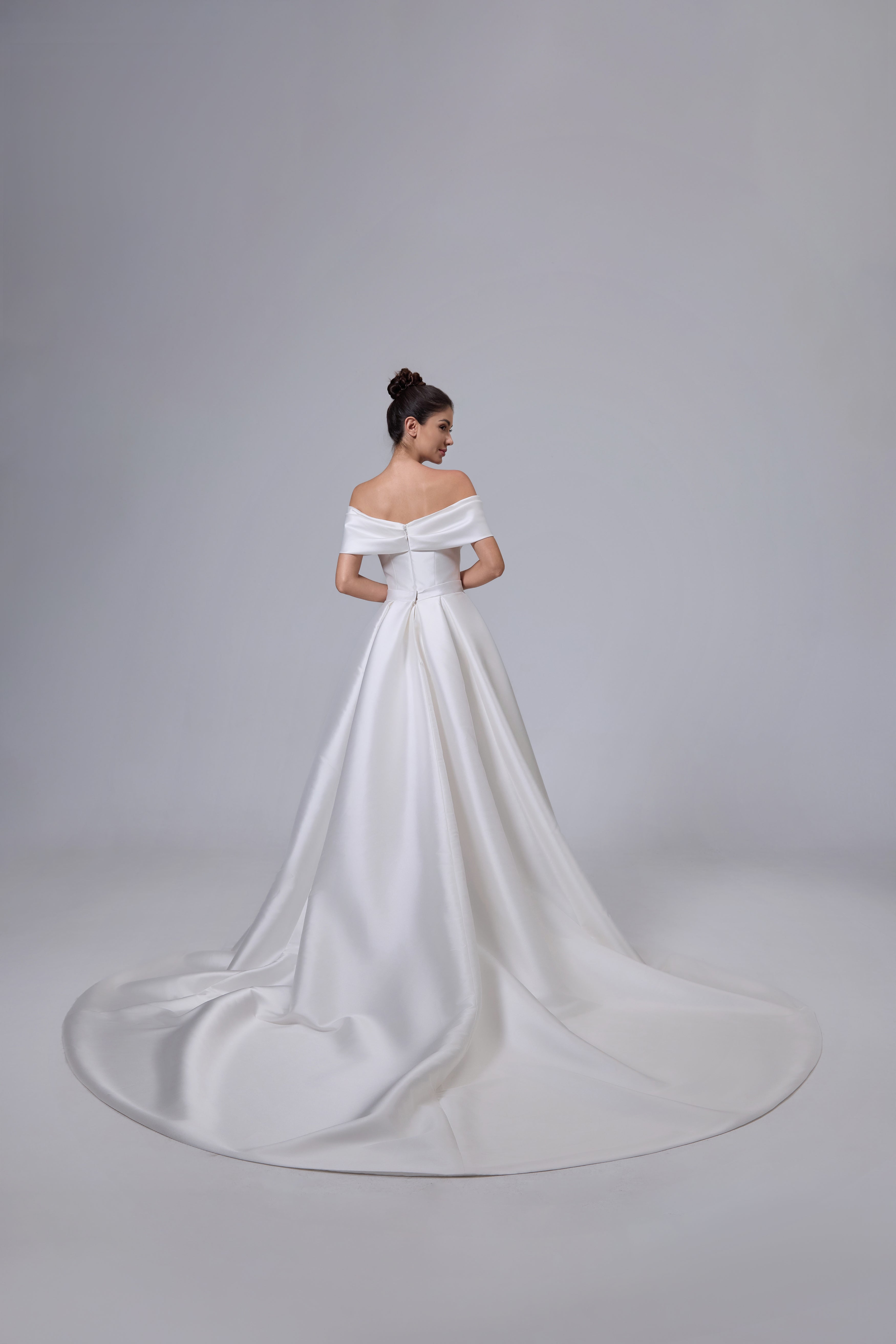 SATIN  SEXY  BRIDAL GOWN WITH DETACHABLE TRAIN LVB2532