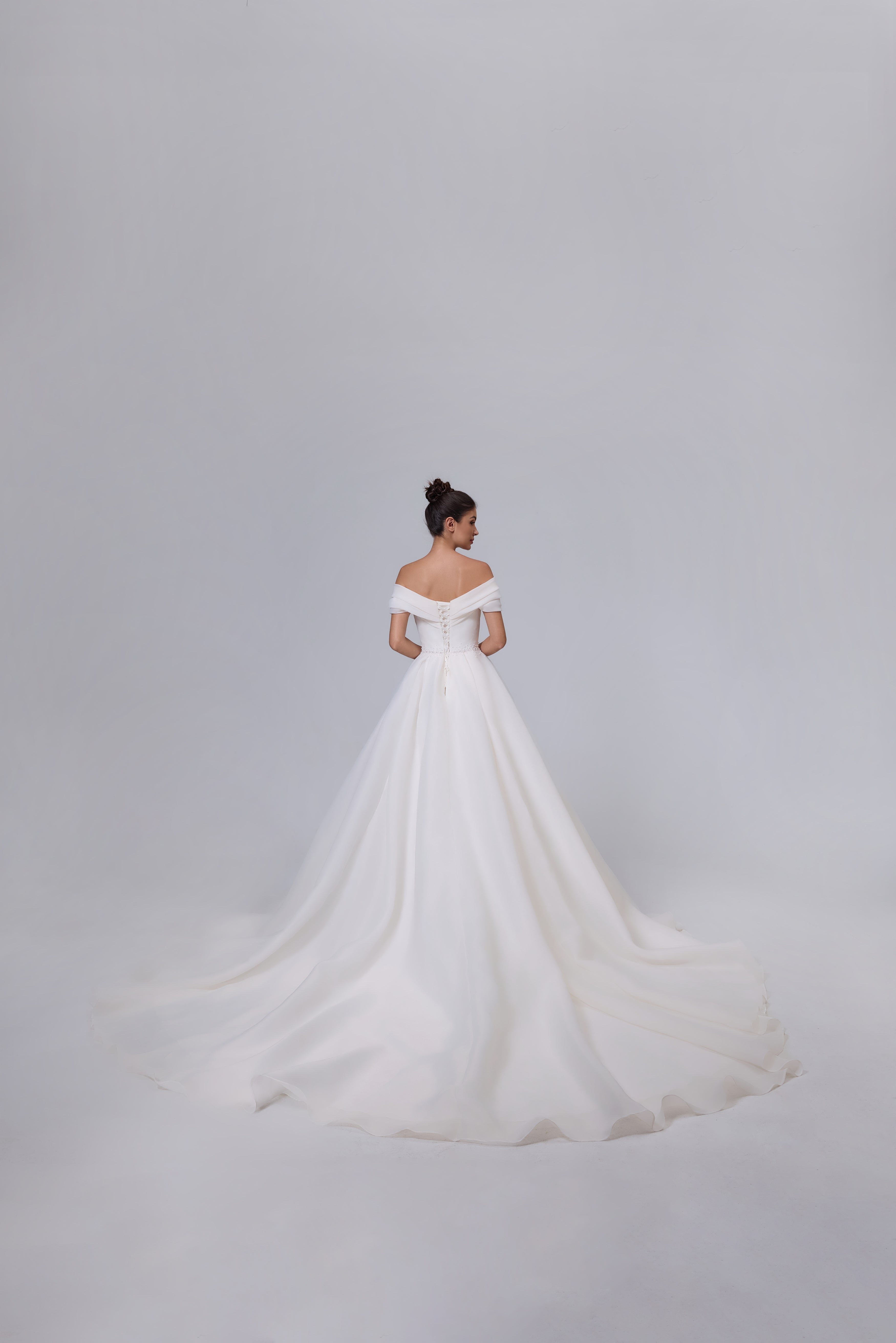 elelgant high quality organza wedding dress LVB2531