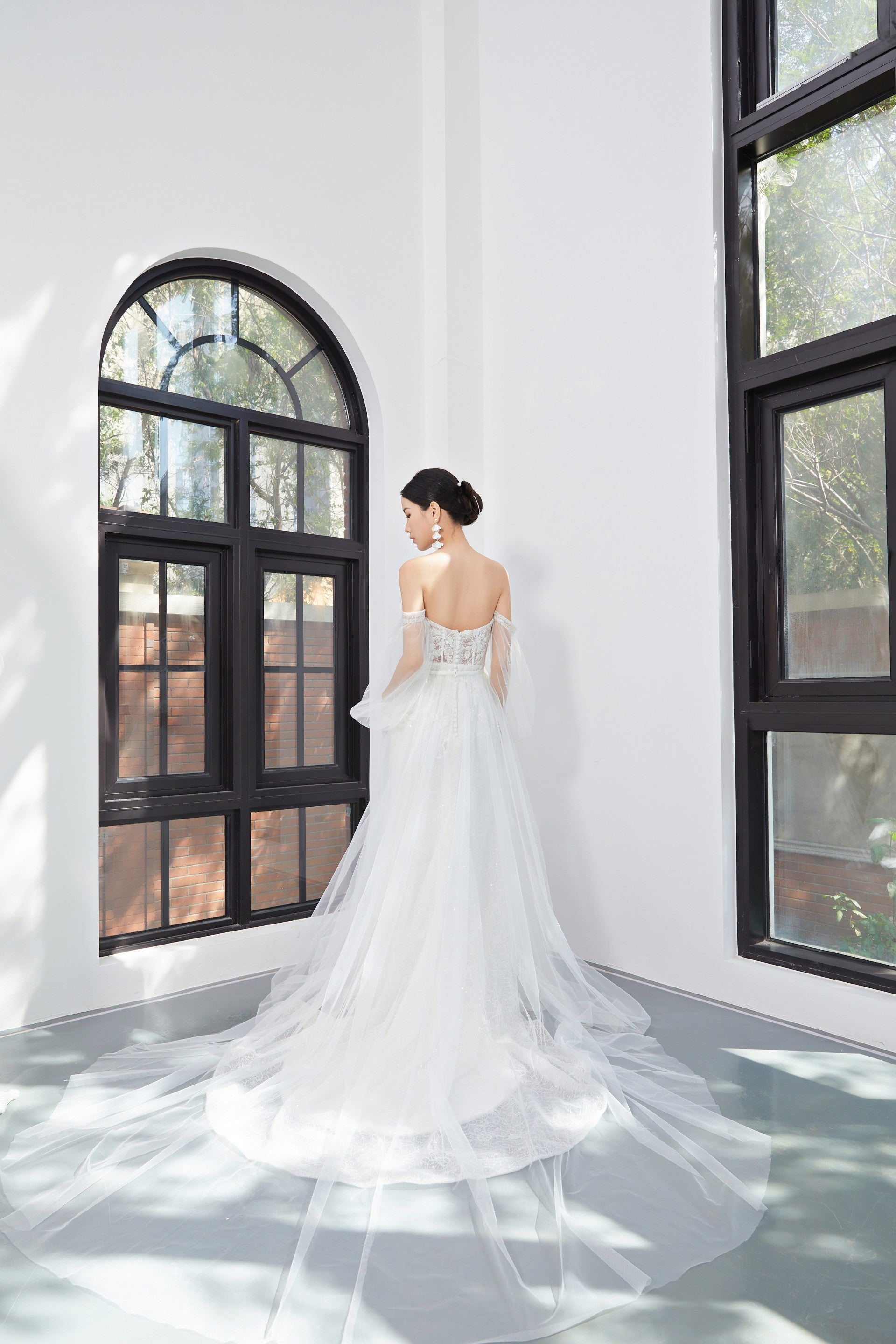 Floral Lace Wedding Dress with detachable aleeves LVB2602