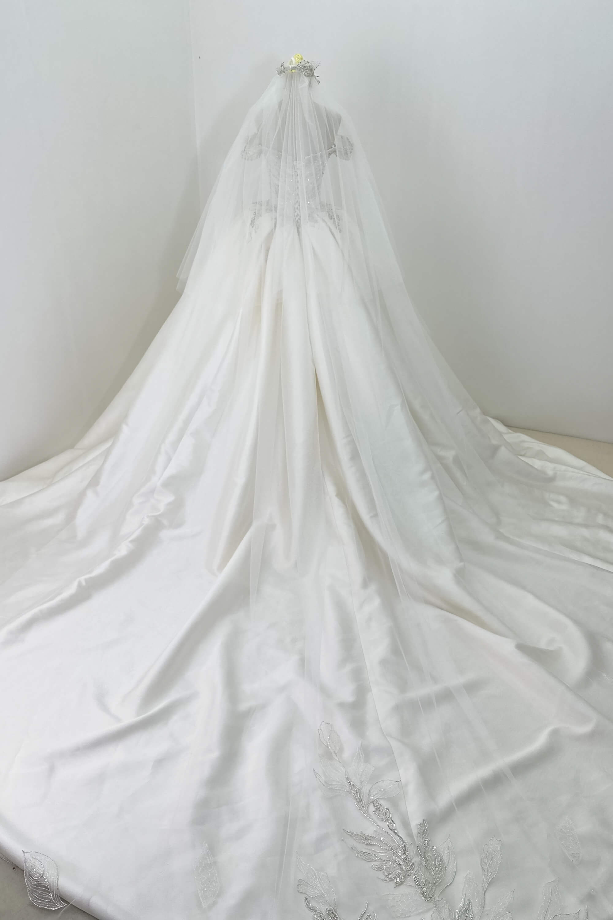 Luxury Ball Gown Satin Handmade Wedding Dress LVB2525