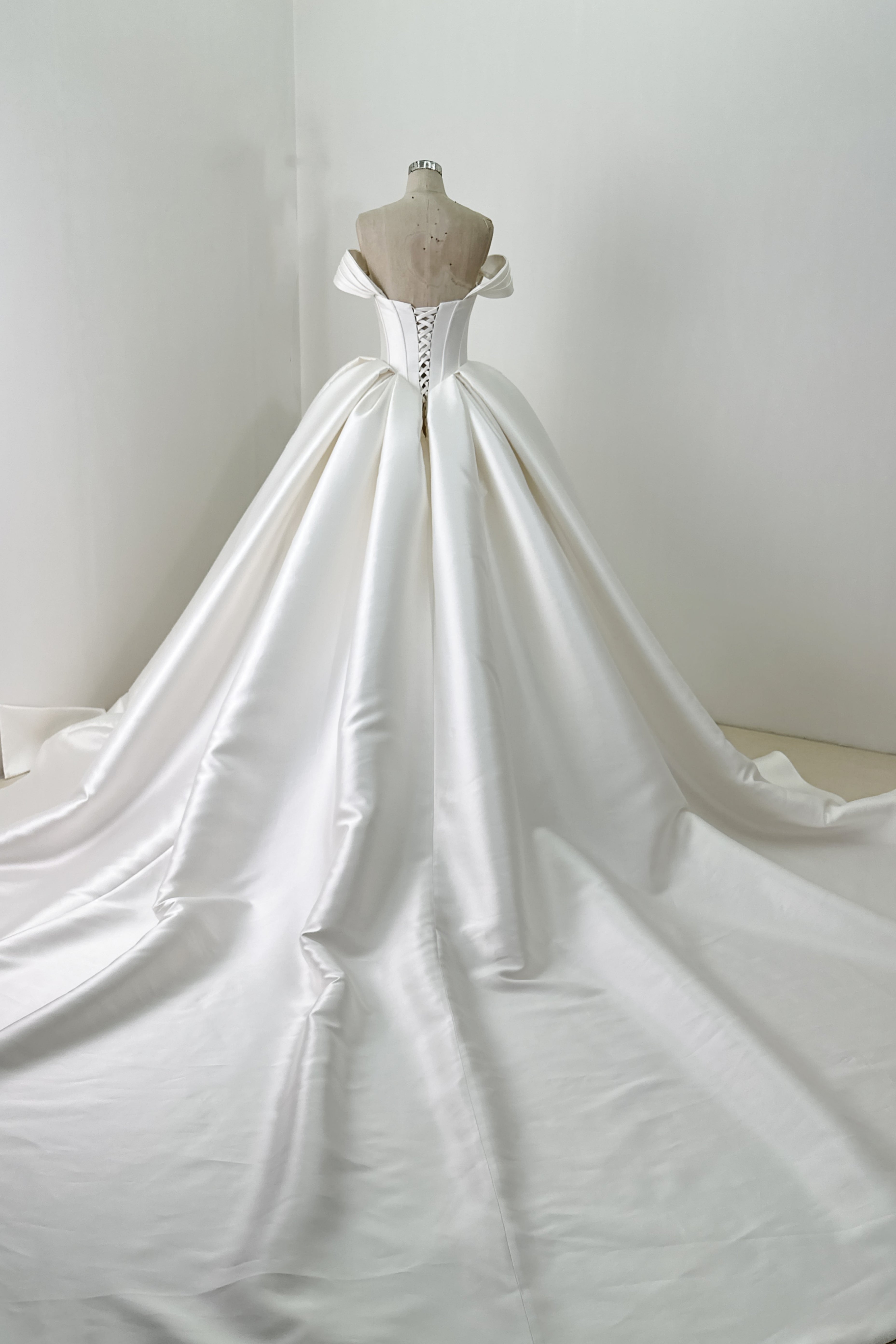 Ball Gown Satin wedding dress LVB 2527