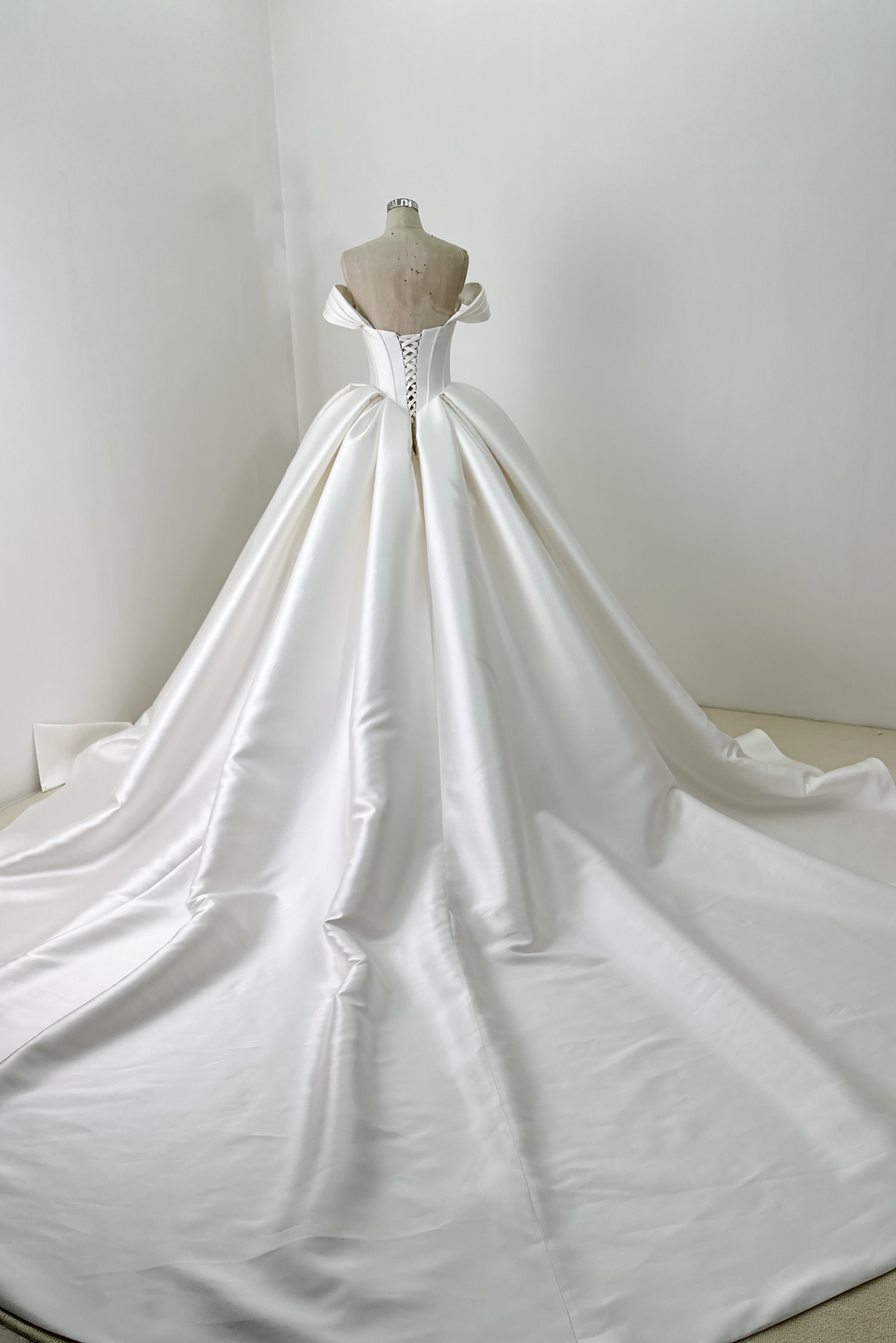 Ball Gown Satin wedding dress LVB 2527