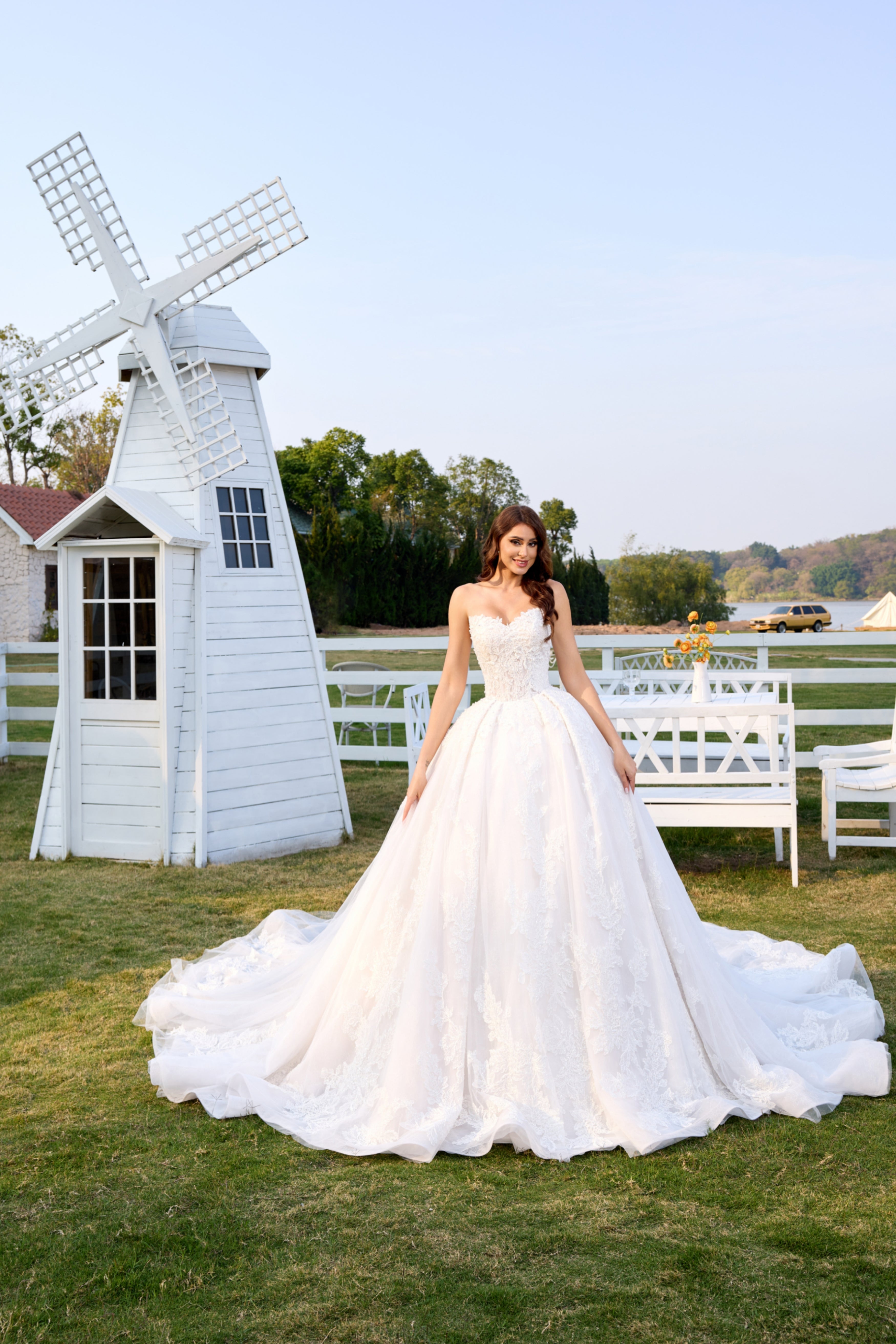 Luxury Lace Ball Gown Wedding Dress With Long Veil LVB2699