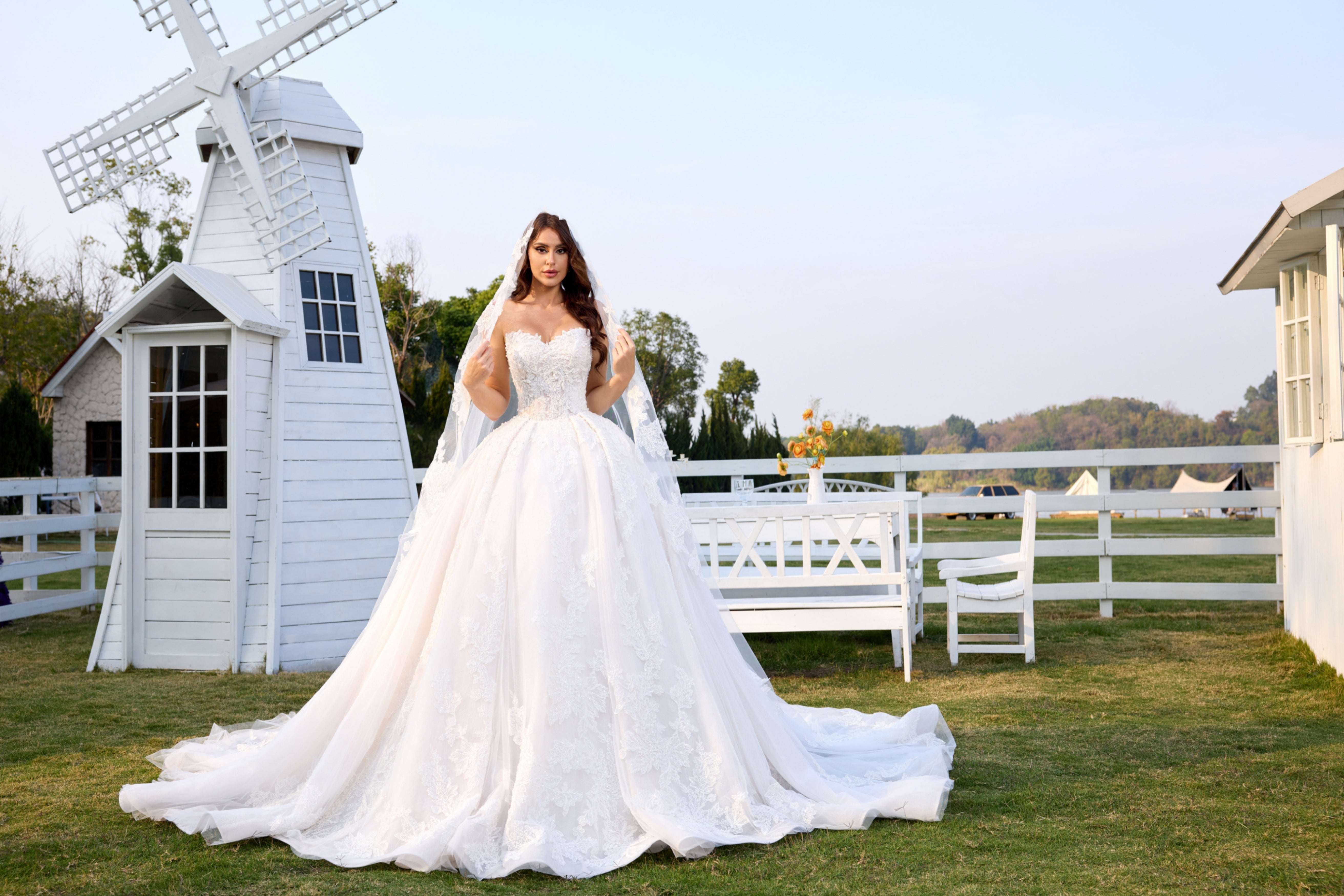 Luxury Lace Ball Gown Wedding Dress With Long Veil LVB2699