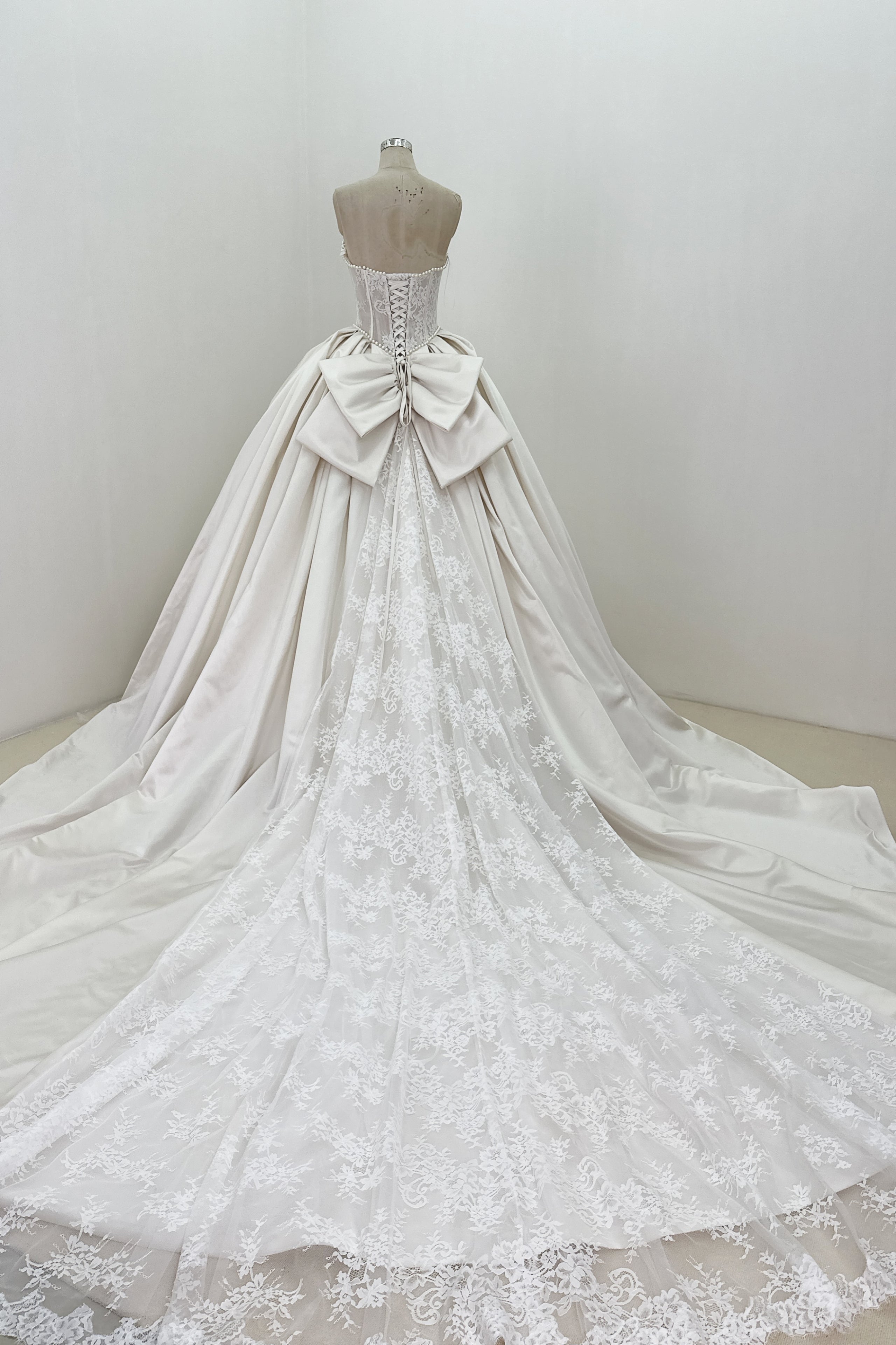 LUXURY SATIN LACE BALL GOWN WEDDING GOWN LVB2534